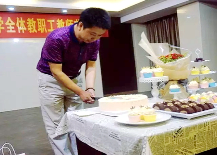 平凡人不平凡的幸福——記外語小學教師節活動日